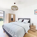 3 Bedroom Cozy In Saint Girons Hébergement de vacances *