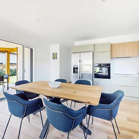 3 Bedroom Stunning In Saint Girons *